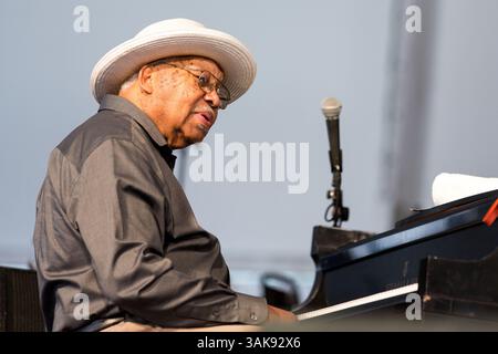 7 maggio 2017 - New Orleans, Lousiana, U. S - ELLIS MARSALIS durante il New Orleans Jazz & Heritage Festival a New Orleans, Louisiana (immagine di credito: © Daniel DeSlover via ZUMA Wire) Foto Stock