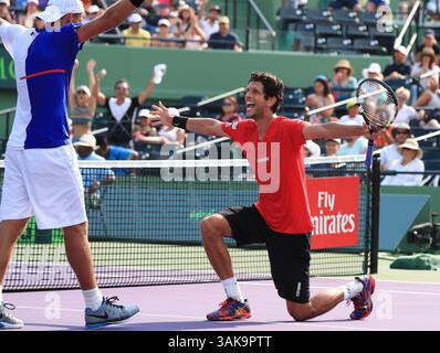 1 aprile 2017: Marcelo Melo, di destra, del Brasile, celebra con Lukasz Kubot, di sinistra, della Polonia, la loro vittoria della finale di doppio maschile contro Nicholas Monroe e Jack Sock, degli Stati Uniti, al Miami Open 2017 presentato dal torneo di tennis professionistico Itau, giocato al Crandon Park Tennis Center di Key Biscayne, Florida, USA. Kubot e Melo hanno vinto 7-5, 6-3. Mario Houben/CSM(immagine di credito: &Copy; Mario Houben/CSM tramite cavo ZUMA) Foto Stock