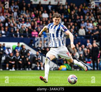 12 aprile 2025: The Hawthorns, West Bromwich, West Midlands, Inghilterra; EFL Championship Football, West Bromwich Albion contro Watford; Will Lankshear di West Bromwich Albion tira in porta Foto Stock