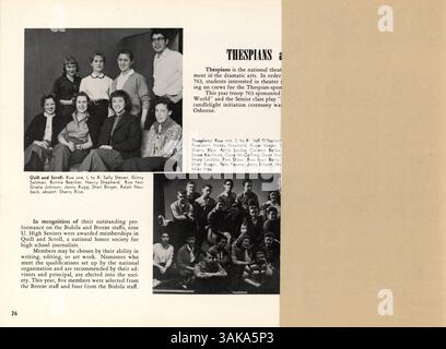 L'Annuario "Bisbila" del 1959 della University High presenta i punti salienti dell'anno scolastico 1958-1959, tra cui studenti, club, atletica leggera e importanti traguardi accademici. Foto Stock