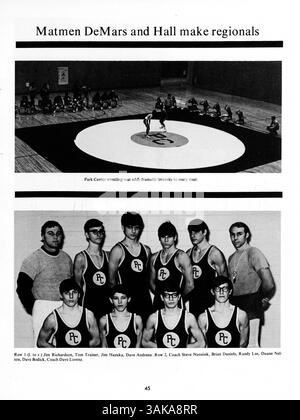 L'annuario 1972 del Park Center High School, Pirate volume 1: Interface '72, registra i momenti salienti dell'anno scolastico 1971-1972, mostrando importanti eventi accademici, sportivi e sociali, nonché il contributo di studenti e insegnanti. Foto Stock