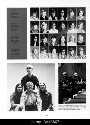Questo annuario 1972 del Park Center High School, Pirate volume 1: Interface '72, mostra studenti, insegnanti, atletica leggera e altri eventi dell'anno scolastico 1971-1972. Foto Stock