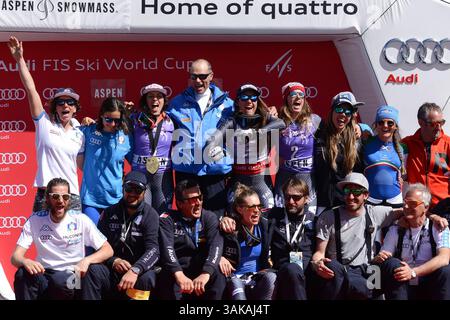 19 marzo 2017 - Aspen, Colorado, Stati Uniti - la squadra italiana di sci femminile celebra la vittoria del globo di cristallo come miglior squadra durante una cerimonia alle finali della Coppa del mondo di sci Audi FIS ad Aspen Colorado. I membri del team sono FREDERICA BRIGNONE , SOFIA GOGGGIA e Marta BASSINO (immagine di credito: © Christopher Levy via ZUMA Wire) Foto Stock