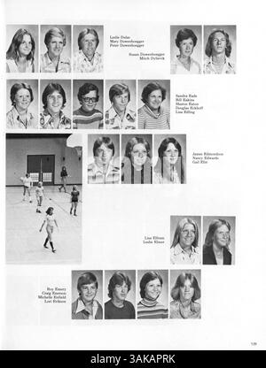1977 Park Center High Yearbook, Pirate Vol. Vi: Tesori, mette in evidenza gli studenti, gli insegnanti, l'atletica e i club dell'anno accademico 1972-1973, fornendo un record completo della vita scolastica. Foto Stock