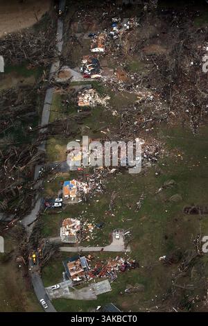 1° marzo 2017 - Perryville, MO, USA - le case danneggiate e distrutte si trovano in una piccola suddivisione all'uscita della Highway 61 a Perryville, Mo. Mercoledì 1 marzo 2017, la mattina dopo che un tornado ha colpito l'area. Una persona è stata uccisa quando il tornado ha colpito l'Interstate 55. (Immagine di credito: © Robert Cohen/TNS tramite filo ZUMA) Foto Stock