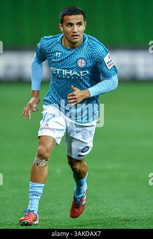 23 aprile 2017 - Melbourne, Victoria, Australia - TIMOTHY CAHILL (17) della città di Melbourne si riscalda prima dell'eliminazione finale 2 della A-League tra Melbourne City e Perth Glory all'AAMI Park di Melbourne, Australia. Perth Won 2-0 (immagine di credito: © Sydney Low via ZUMA Wire) Foto Stock