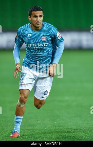 23 aprile 2017 - Melbourne, Victoria, Australia - TIMOTHY CAHILL (17) della città di Melbourne si riscalda prima dell'eliminazione finale 2 della A-League tra Melbourne City e Perth Glory all'AAMI Park di Melbourne, Australia. Perth Won 2-0 (immagine di credito: © Sydney Low via ZUMA Wire) Foto Stock