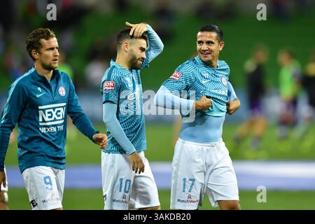 23 aprile 2017 - Melbourne, Victoria, Australia - TIMOTHY CAHILL (17) della città di Melbourne si riscalda prima dell'eliminazione finale 2 della A-League tra Melbourne City e Perth Glory all'AAMI Park di Melbourne, Australia. Perth Won 2-0 (immagine di credito: © Sydney Low via ZUMA Wire) Foto Stock