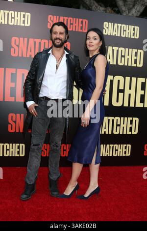 11 maggio 2017 - Westwood, CA, USA - LOS ANGELES - 10 MAGGIO: Stefan Kapicic, Ivana Horvat alla prima mondiale ''Snatched'' al Village Theater il 10 maggio 2017 a Westwood, CA (immagine di credito: © Kay Blake via ZUMA Wire) Foto Stock