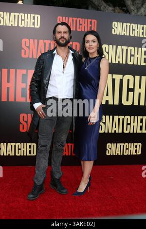 11 maggio 2017 - Westwood, CA, USA - LOS ANGELES - 10 MAGGIO: Stefan Kapicic, Ivana Horvat alla prima mondiale ''Snatched'' al Village Theater il 10 maggio 2017 a Westwood, CA (immagine di credito: © Kay Blake via ZUMA Wire) Foto Stock