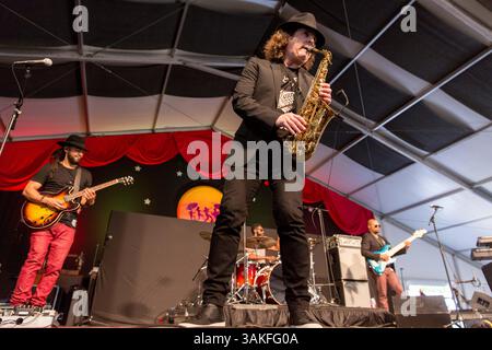 5 maggio 2017 - New Orleans, Lousiana, U. S - BONEY JAMES durante il New Orleans Jazz & Heritage Festival a New Orleans, Louisiana (immagine di credito: © Daniel DeSlover via ZUMA Wire) Foto Stock