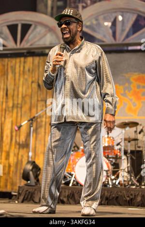 5 maggio 2017 - New Orleans, Lousiana, U. S - WILLIAM BELL durante il New Orleans Jazz & Heritage Festival a New Orleans, Louisiana (immagine di credito: © Daniel DeSlover via ZUMA Wire) Foto Stock