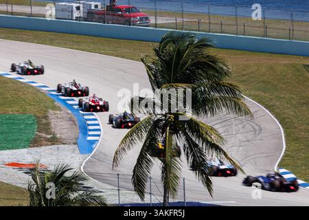23 ROWLAND Oliver (gbr), Nissan Formula e Team, Nissan e-4ORCE 05, azione durante l'ePrix di Miami, 5° round del Campionato Mondiale ABB FIA Formula e 2024-25, sull'Homestead - Miami Speedway dal 9 al 12 aprile 2025 a Homestead, Florida, Stati Uniti d'America - Photo Clément Luck / DPPI Foto Stock
