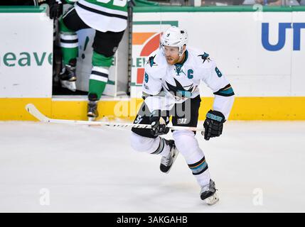 24 marzo 2017. Centro San Jose Sharks Joe Pavelski (8) durante una partita tra i San Jose Sharks e i Dallas Stars all'American Airlines Center di Dallas, Texas..Manny Flores/Cal Sport Media Foto Stock