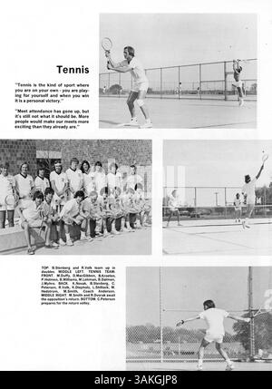 L'edizione 1973 dell'annuario della Lindbergh High School, "contrails '73", registra momenti significativi, tra cui risultati accademici, atletica e coinvolgimento degli studenti durante l'anno scolastico 1972-1973. Foto Stock