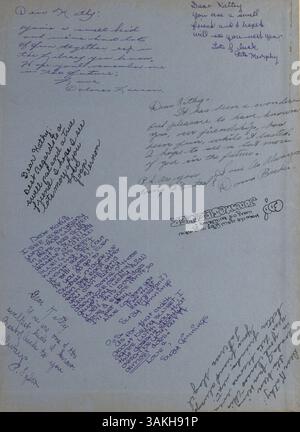 L'annuario Angelus del 1945 dell'Academy of Holy Angels registra la vita studentesca, gli insegnanti, l'atletica, i club e gli eventi dell'anno accademico 1944-1945. Foto Stock