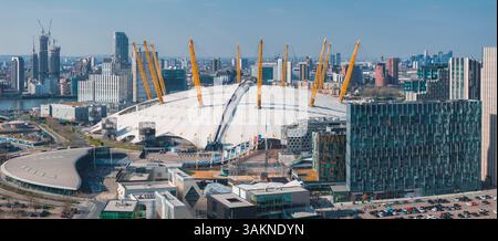 Veduta aerea della O2 Arena e del paesaggio urbano di Londra circostante Foto Stock