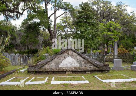 Bonaventure Cemetery, Savannah, Georgia, apparso in Midnight in the Garden of Good and Evil e considerato uno dei cimiteri più belli del mondo. Foto Stock