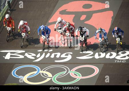 22 agosto 2008 - Pechino, Cina - semifinale di BMX femminile alle Olimpiadi di Pechino 2008. 22 agosto 2008. (Immagine di credito: © Troy Wayryen/ZUMAPRESS.com) Foto Stock