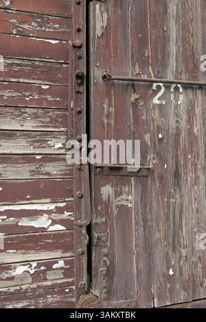 Dettaglio della porta di un vecchio treno in legno carro Foto Stock