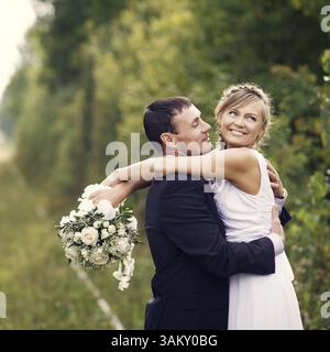 Coppia romantica all'aperto che si diverte Foto Stock
