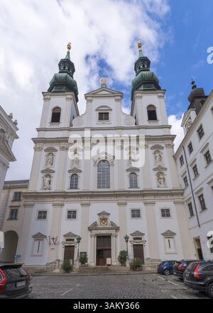 Esterno, la Chiesa gesuita (Jesuitenkirche), nota anche come Chiesa Universitaria (Universitätskirche), Vienna, Austria Foto Stock