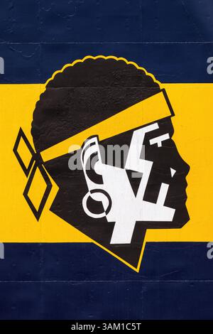 Una vista dettagliata del logo di Corsica Ferries Sardinia Ferries sull'imbuto del traghetto Mega Smeralda. Foto Stock