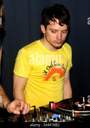 22 febbraio 2014 - Copenaghen, Danimarca - Elijah Wood DJing in un club il 22 febbraio 2014 a Copenaghen, Danimarca (immagine di credito: © Famous/Ace Pictures/ZUMAPRESS.com) Foto Stock