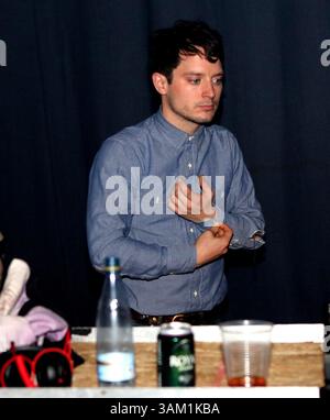 22 febbraio 2014 - Copenaghen, Danimarca - Elijah Wood DJing in un club il 22 febbraio 2014 a Copenaghen, Danimarca (immagine di credito: © Famous/Ace Pictures/ZUMAPRESS.com) Foto Stock