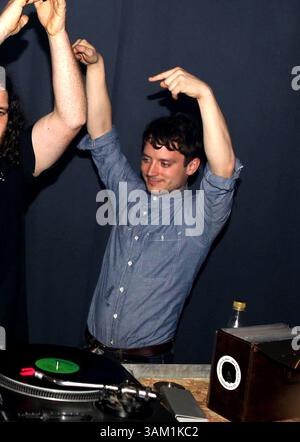 22 febbraio 2014 - Copenaghen, Danimarca - Elijah Wood DJing in un club il 22 febbraio 2014 a Copenaghen, Danimarca (immagine di credito: © Famous/Ace Pictures/ZUMAPRESS.com) Foto Stock