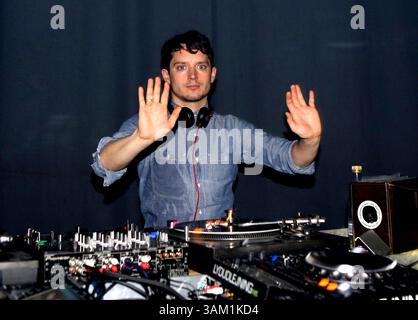 22 febbraio 2014 - Copenaghen, Danimarca - Elijah Wood DJing in un club il 22 febbraio 2014 a Copenaghen, Danimarca (immagine di credito: © Famous/Ace Pictures/ZUMAPRESS.com) Foto Stock