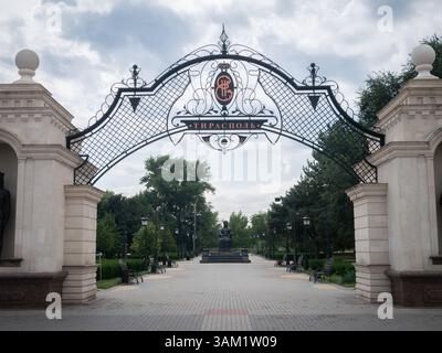 Porta d'ingresso al parco cittadino di Tiraspol, Transnistria, Moldavia, Europa Foto Stock