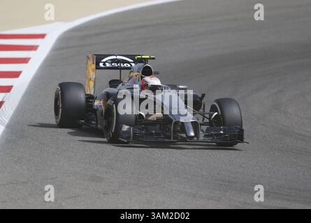 4 aprile 2014 - Manama, BAHREIN, BAHREIN - Kevin MAGNUSSEN, DEN, Team McLaren Mercedes, McLaren, MP4-29, Mercedes-Benz PU106A ibrido,. BAHRAIN - MANAMA, circuito di Shakir - 04/04/2014 - Formula uno, F1, Formel 1 - immagine responsabile (immagine di credito: © David McIntyre/ZUMAPRESS.com) Foto Stock