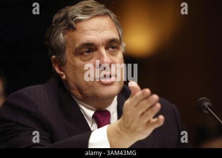 24 febbraio 2004 - Stati Uniti - KRT LA NOTIZIA degli Stati Uniti È BLOCCATA: USINTELLIGENCE KRT FOTO DI CHUCK KENNEDY/KRT (24 febbraio) WASHINGTON, DC - il direttore della CIA George Tenet testimonia davanti al Senate Intelligence Committee a Washington, D.C., 24 febbraio 2004.(smd) 2004 (Credit Image: © Chuck Kennedy/mct/ZUMAPRESS.com) Foto Stock