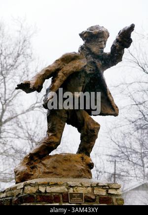 24 febbraio 2004 - Stati Uniti - KRT US NEWS STORY SLUGGED: BILLYTHEKID KRT PHOTOGRAPH BY RON JENKINS/FORT WORTH STAR-TELEGRAM (DALLAS OUT) (19 marzo) la statua intitolata ''Billy'' dell'artista James Rice, risiede nel centro di Hico, Texas. (Mvw) 2004 (immagine di credito: © Ron Jenkins/mct/ZUMAPRESS.com) Foto Stock