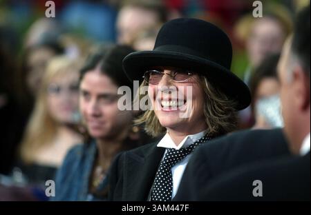 29 febbraio 2004 - Stati Uniti - NO MAGS, NO SALES -- KRT ENTERTAINMENT STORY SLUGGED: OSCAR KRT PHOTOGRAPH BY MICHAEL GOULDING/ORANGE COUNTY REGISTER (L.A. TIMES OUT) (1 marzo) Diane Keaton arriva al 76° Academy Awards al Kodak Theater di Los Angeles, California, domenica 29 febbraio 2004. (nk) 2004 (immagine di credito: © Michael Goulding/mct/ZUMAPRESS.com) Foto Stock
