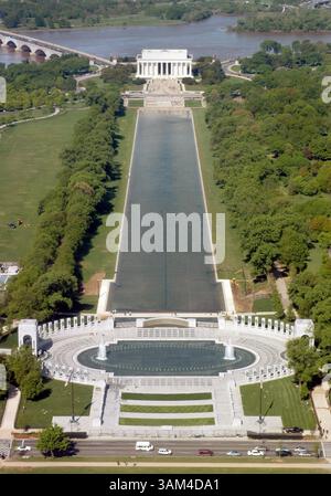 26 maggio 2004 - Stati Uniti - NESSUNA VENDITA, NIENTE INTERNET-- DA UTILIZZARE CON LE NOTIZIE CORRELATE degli Stati Uniti SLUGGED: WORLDWARII-MEMORIAL KRT FOTOGRAFIA DI DAVID ROGOWSKI/AOL (maggio 26) il World War II Memorial a Washington, D.C., che si trova sul National Mall tra il Lincoln Memorial e il Washington Monument, sarà dedicato sabato 29 marzo 2004. (smd) 2004 (immagine di credito: © David Rogowski/mct/ZUMAPRESS.com) Foto Stock