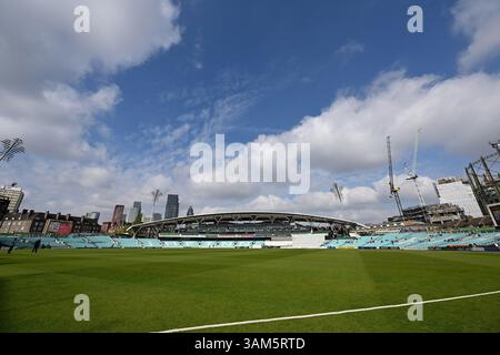 Rothesay County Championship Cricket: Surrey contro Hampshire. Vista generale del Kia Oval prima dell'inizio del giorno 3 della partita contro Hampshire. Accreditare Keith Gillard/Alamy Live News Foto Stock