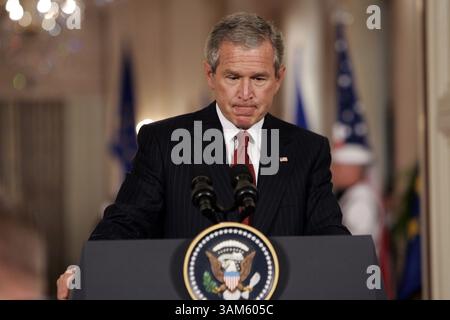 20 giugno 2005 - Stati Uniti - KRT US NEWS STORY SLUGGED: BUSH-EU KRT FOTOGRAFIA DI CHUCK KENNEDY/KRT (20 giugno) WASHINGTON, D.C.-- il presidente Bush parla ai giornalisti nella East Room della Casa Bianca, lunedì 20 giugno 2005, a Washington, DC (lde) 2005 (immagine di credito: © Chuck Kennedy/mct/ZUMAPRESS.com) Foto Stock