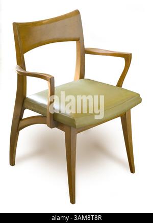 17 ottobre 2006 - Stati Uniti - mobili moderni della metà del secolo degli anni '50 e '60 sono finalmente abbastanza vecchi da essere presi sul serio dai principali antiquari. (Sedia da pranzo in acero Heywood Wakefield anni '1950, $1.995 per un set di otto e tavolo da pranzo coordinato al Cheep Antiques). (John Mutrux/Kansas City Star/MCT) (immagine di credito: © John Mutrux/mct/ZUMAPRESS.com) Foto Stock
