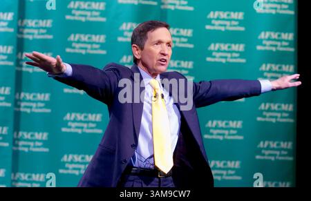 21 febbraio 2007 - il candidato democratico alla presidenza Dennis Kucinich (D-Ohio) si rivolge alla folla durante il Nevada Democratic Presidential Candients Forum a Carson City, Nevada, mercoledì 21 febbraio 2007. (Brian Baer/Sacramento Bee/MCT) (immagine di credito: © Brian Baer/mct/ZUMAPRESS.com) Foto Stock