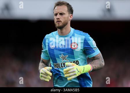 Emirates Stadium, Londra, Regno Unito. 12 aprile 2025. Premier League Football, Arsenal contro Brentford; Mark Flekken di Brentford Credit: Action Plus Sports/Alamy Live News Foto Stock