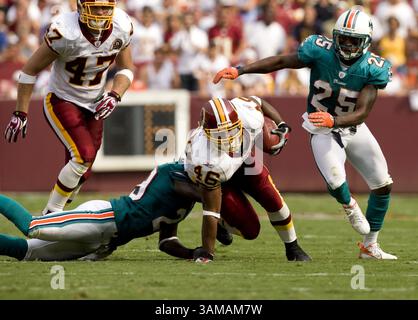9 settembre 2007 - Stati Uniti - Ladell Betts (46) dei Washington Redskins combatte per yard supplementari ai supplementari contro i Miami Dolphins al FedEx Field di Landover, MD, domenica 9 settembre 2007. (George Bridges/MCT) (immagine di credito: © George Bridges/mct/ZUMAPRESS.com) Foto Stock