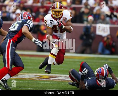 2 dicembre 2007 - Ladell Betts dei Washington Redskins (46) fa un guadagno contro i Buffalo Bills nel primo tempo al FedEx Field di Landover, MD, domenica 2 dicembre 2007. (Harry Walker/MCT) (immagine di credito: © Harry Walker/MCT/ZUMAPRESS.com) Foto Stock