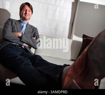 18 gennaio 2011 - Chicago, il, USA - Tom Hooper, regista di ''King's Speech'', posa per ritratto al James Hotel di Chicago, Illinois, 18 gennaio 2011. (Antonio Perez/Chicago Tribune/MCT) (immagine di credito: © Antonio Perez/MCT/ZUMAPRESS.com) Foto Stock
