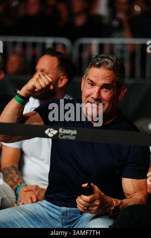 Miami, Florida, Miami, Florida, Stati Uniti. 12 aprile 2025. MIAMI, FL - 12 APRILE: Grant Cardone a UFC 314 - Volkanovski vs Lopes al Kesaya Center il 12 aprile 2025 a Miami, FL (foto di Louis Grasse/PxImages) (Credit Image: © Louis Grasse/PX Imagens via ZUMA Press Wire) SOLO PER USO EDITORIALE! Non per USO commerciale! Foto Stock