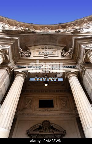 Starbucks Reserve Roastery all'interno del 1901 ex ufficio postale e sede della Borsa in Piazza Cordusio, Milano, Italia Foto Stock