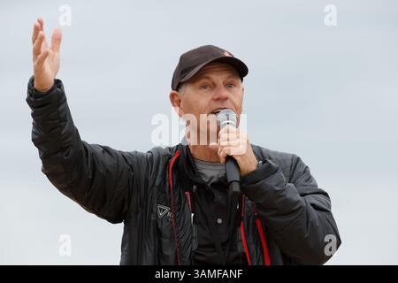 23 marzo 2014 - Melbourne, Victoria, Australia - l'Announcer Mike Reilly parla con la folla all'inizio dell'IRONMAN Asia-Pacific Championship a Melbourne, Australia, domenica 23 marzo 2014. (Immagine di credito: © Sydney Low/ZUMAPRESS.com) Foto Stock