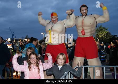 23 marzo 2014 - Melbourne, Victoria, Australia - intrattenimento all'inizio dell'IRONMAN Asia-Pacific Championship a Melbourne, Australia, domenica 23 marzo 2014. (Immagine di credito: © Sydney Low/ZUMAPRESS.com) Foto Stock