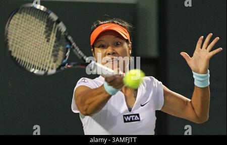 26 marzo 2014 - Key Biscayne, FL, USA - li Na della Cina durante l'azione contro la danese Caroline Wozniacki nei quarti di finale del Sony Open a Key Biscayne, Flag., mercoledì 26 marzo 2014. Li Advanced, 7-5, 7-5. (Immagine di credito: © Carl Juste/MCT/ZUMAPRESS.com) Foto Stock